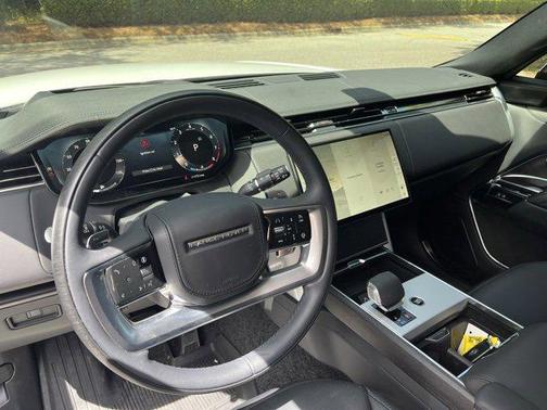 2025 Land Rover Range Rover P530 SE 7 Seat
