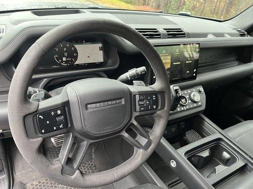 2024 Land Rover Defender 110 V8