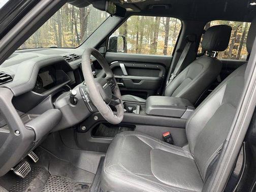 2024 Land Rover Defender 110 V8