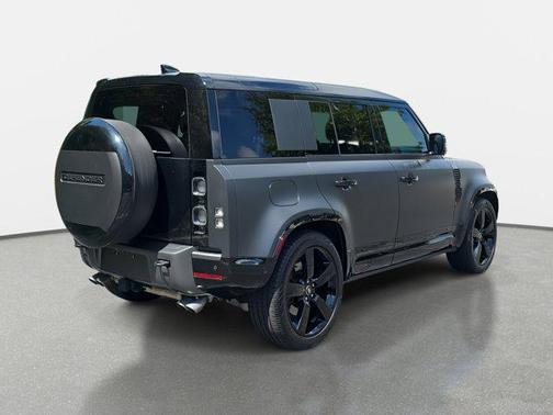 2025 Land Rover Defender 110 V8