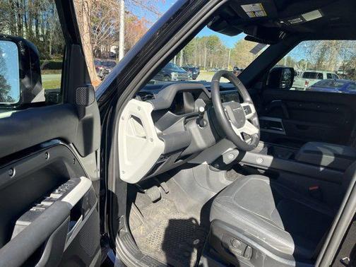 2024 Land Rover Defender 110 P500 SE