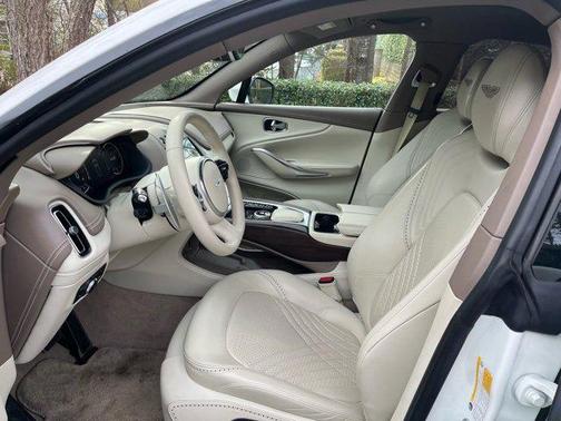 2021 Aston Martin DBX Base