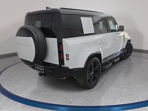 Fuji White 2025 Land Rover Defender 110 P400 X-Dynamic SE