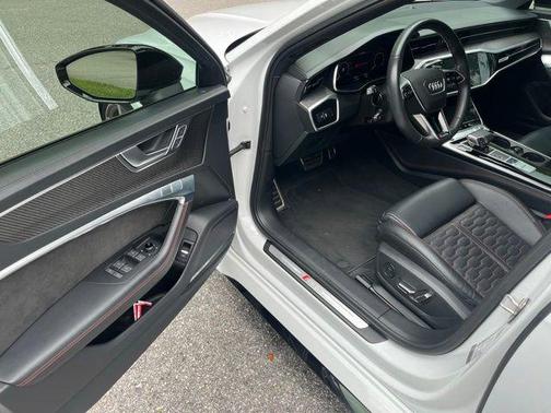 Glacier White Metallic 2021 Audi RS 6 Avant 4.0T