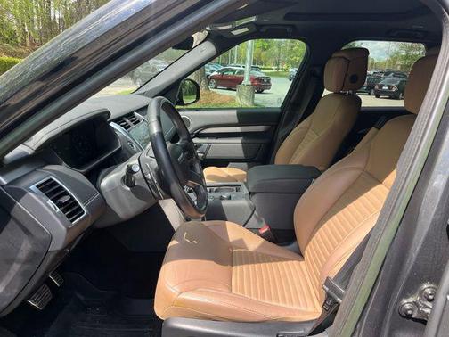 Carpathian Grey Premium Metallic 2023 Land Rover Discovery P360 HSE R-Dynamic