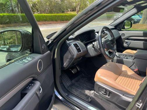 Carpathian Grey Premium Metallic 2023 Land Rover Discovery P360 HSE R-Dynamic