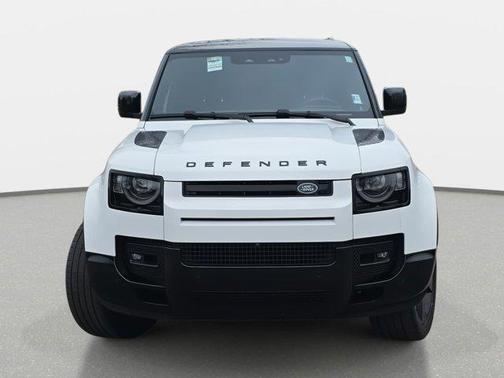 2024 Land Rover Defender 130 P400 X-Dynamic SE