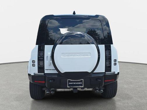 2025 Land Rover Defender 110 V8