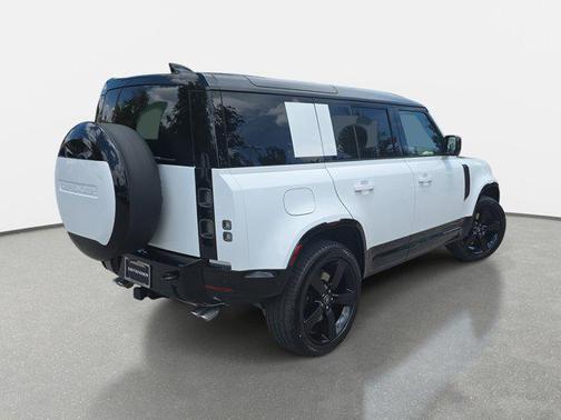 2025 Land Rover Defender 110 V8