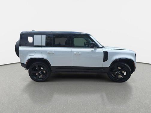 2025 Land Rover Defender 110 V8