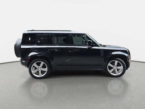2024 Land Rover Defender 110 P400 X-Dynamic SE