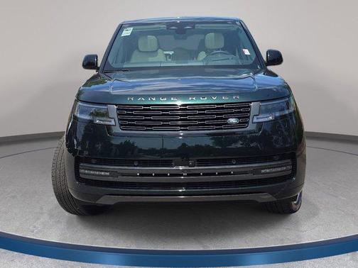 Green 2026 Land Rover Range Rover P400 SE 7 Seat