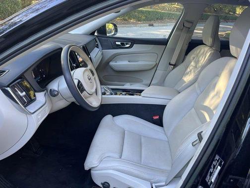2022 Volvo XC60 B5 Inscription