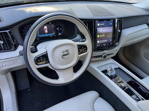 2022 Volvo XC60 B5 Inscription