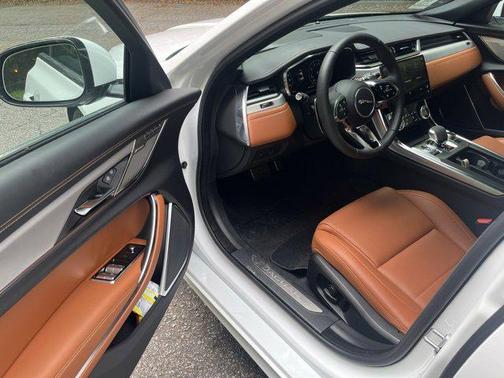 2024 Jaguar XF R-Dynamic SE P250 RWD Automatic