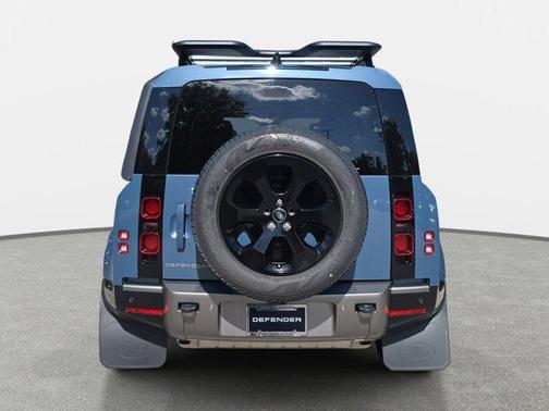 2025 Land Rover Defender 110 P400 X-Dynamic SE