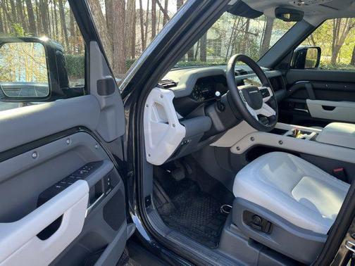 2026 Land Rover Defender P400 X-Dynamic SE