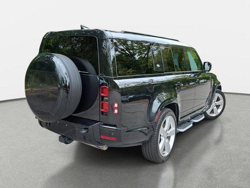 2024 Land Rover Defender 130 P400 X-Dynamic SE