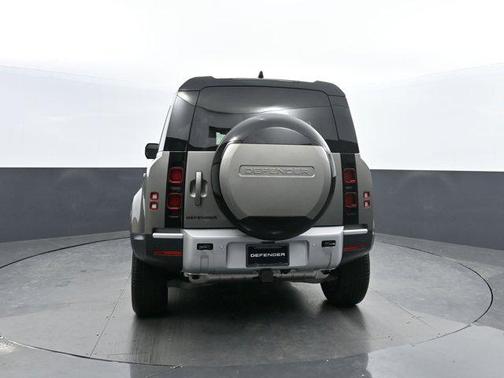 2025 Land Rover Defender 110 P300
