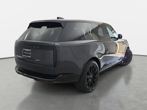 2025 Land Rover Range Rover P530 SE 7 Seat