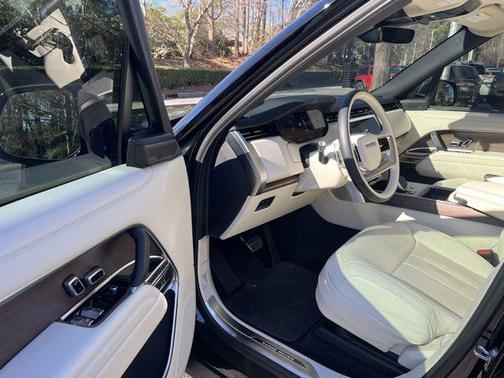 2025 Land Rover Range Rover SE