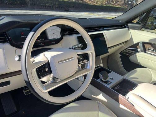2025 Land Rover Range Rover SE