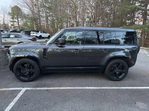 2025 Land Rover Defender 110 V8