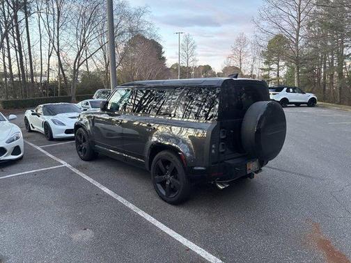 2025 Land Rover Defender 110 V8