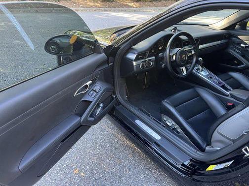 2017 Porsche 911 Carrera