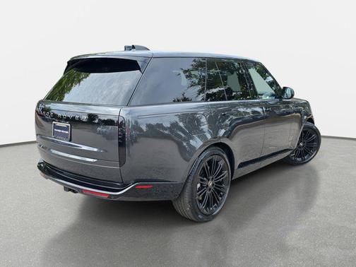 2025 Land Rover Range Rover P530 SE