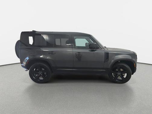 2025 Land Rover Defender 110 V8