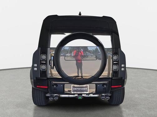2025 Land Rover Defender 110 V8