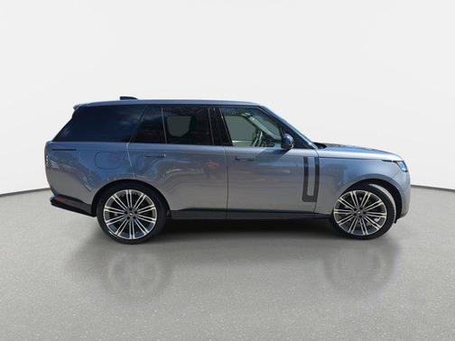 2025 Land Rover Range Rover P400 SE