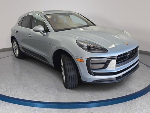 Dolomite Silver Metallic 2025 Porsche Macan Macan