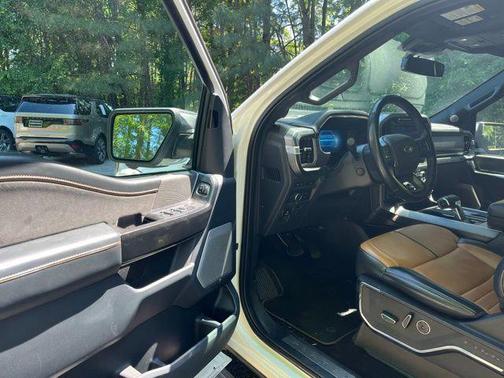 STAR WHITE METALLIC TRICOAT 2022 Ford F-150 Platinum