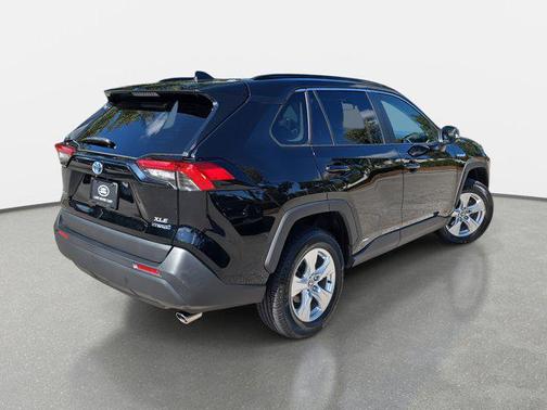 2020 Toyota RAV4 Hybrid XLE