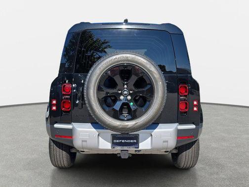 2025 Land Rover Defender 110 P300