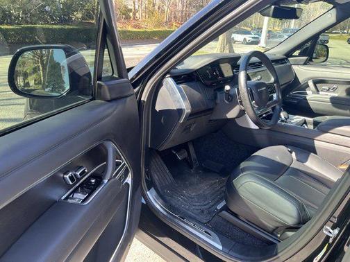 2025 Land Rover Range Rover P530 SE 7 Seat