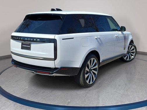 White 2026 Land Rover Range Rover P530 SE 7 Seat