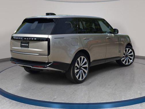 Gold 2026 Land Rover Range Rover P400 SE 7 Seat