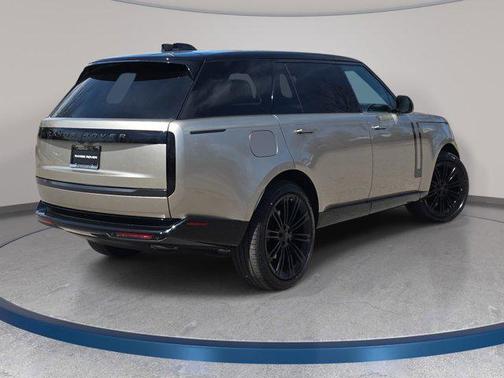Gold 2026 Land Rover Range Rover P400 SE 7 Seat