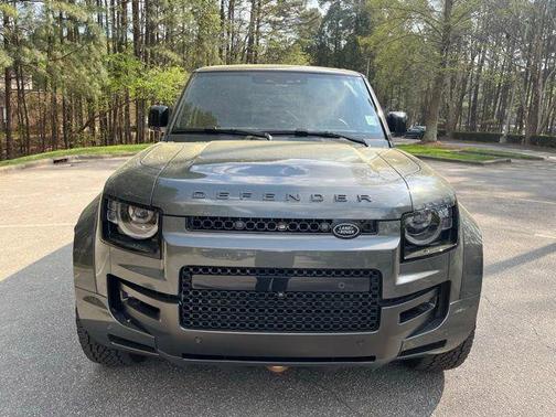 Faroe Green Premium Metallic 2025 Land Rover Defender 110 V8