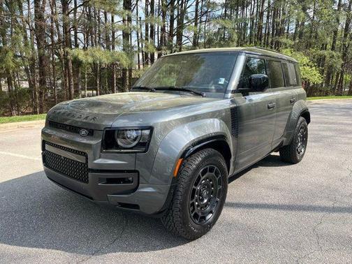 Faroe Green Premium Metallic 2025 Land Rover Defender 110 V8