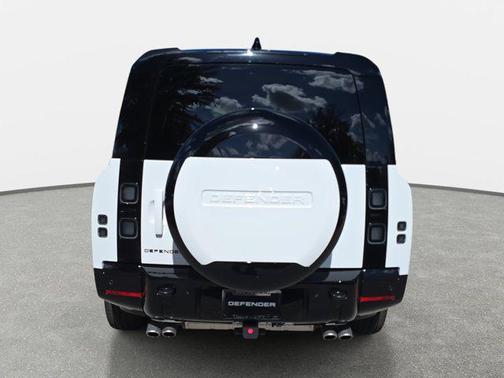 2026 Land Rover Defender V8