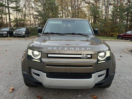 2025 Land Rover Defender 110 P300