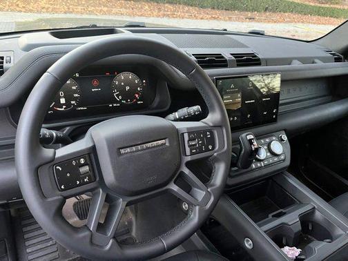 2025 Land Rover Defender 110 P300