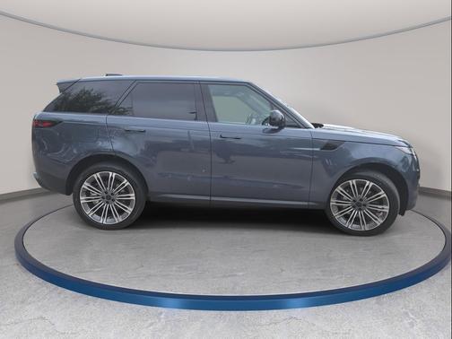 2026 Land Rover Range Rover Sport SE