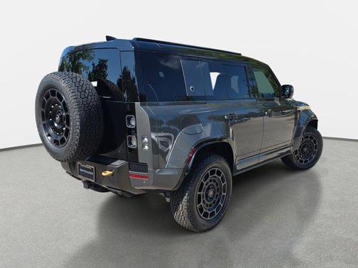 2025 Land Rover Defender 110 V8