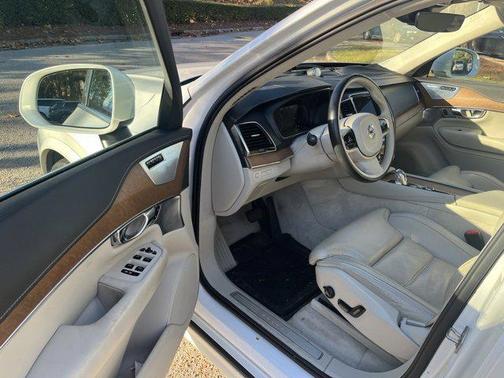 2017 Volvo XC90 Hybrid T8 Excellence