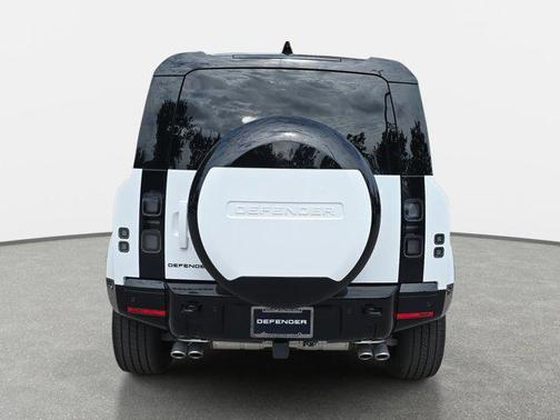 2026 Land Rover Defender 110 V8